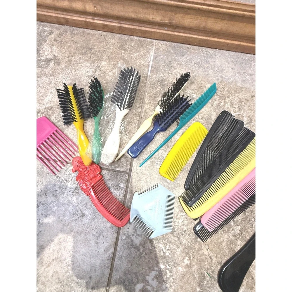 Vintage Hair Brushes & Combs Lot Retro Plastic Vanity‎ Beauty Accessories
